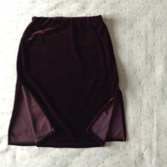 Benelle velvet mini skirt & top set - Picture 5 of 9